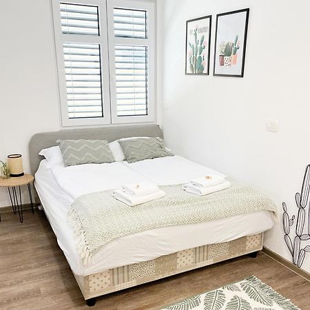 Anita'S Studio Apartments Любляна Екстер'єр фото