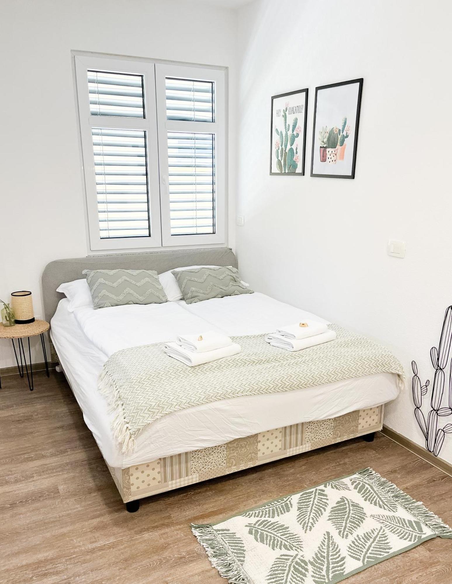 Anita'S Studio Apartments Любляна Екстер'єр фото