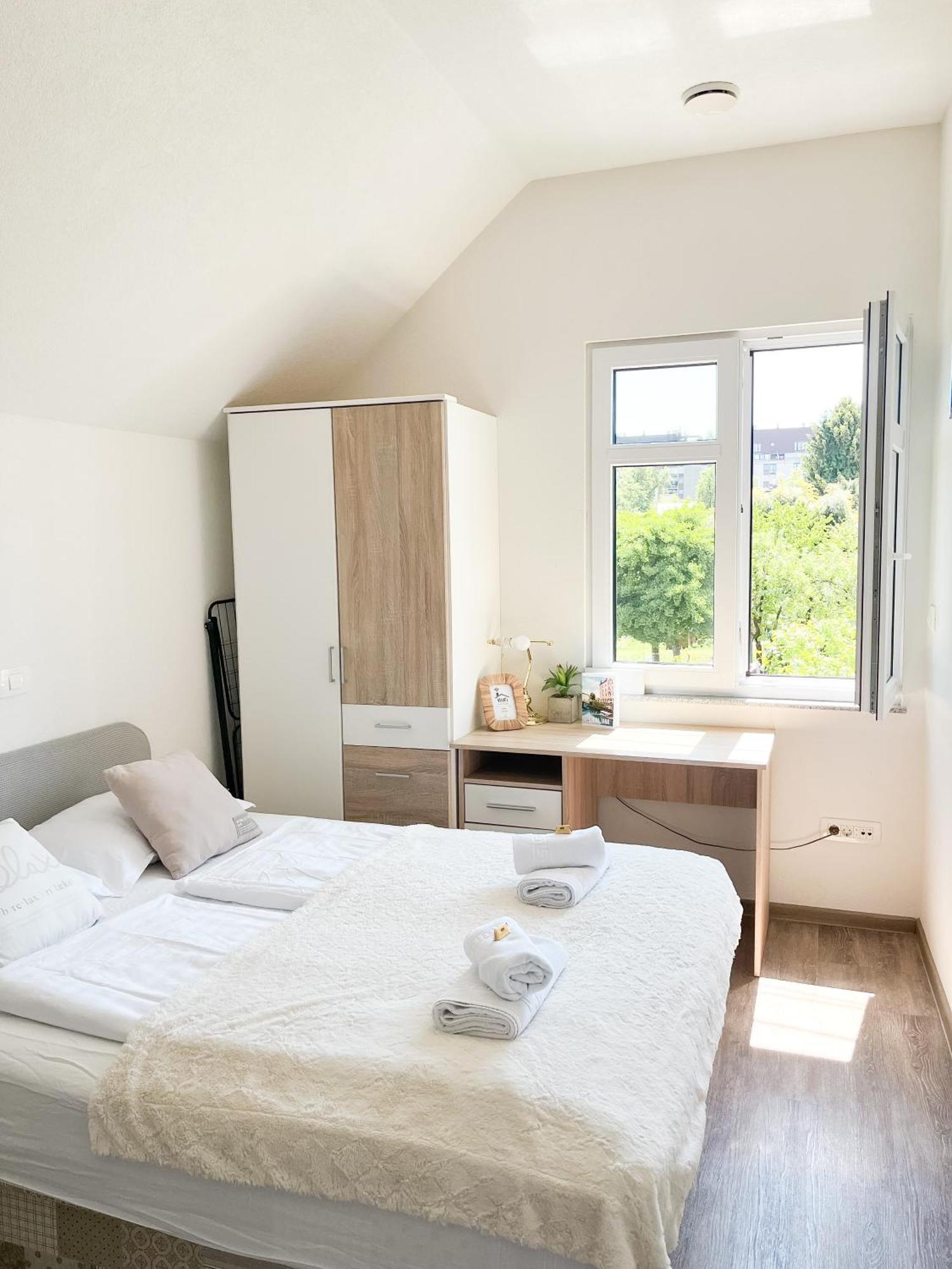 Anita'S Studio Apartments Любляна Екстер'єр фото