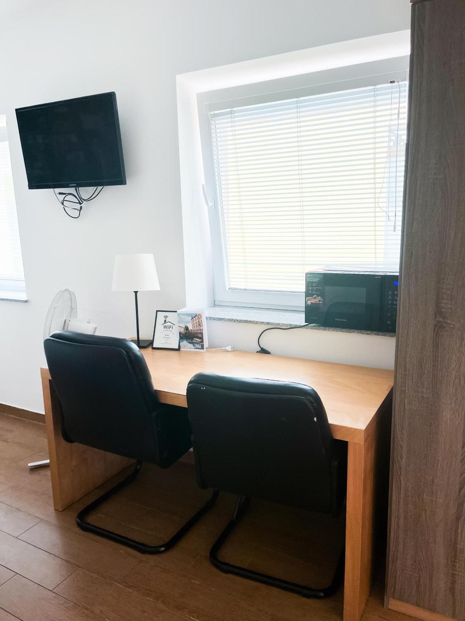 Anita'S Studio Apartments Любляна Екстер'єр фото
