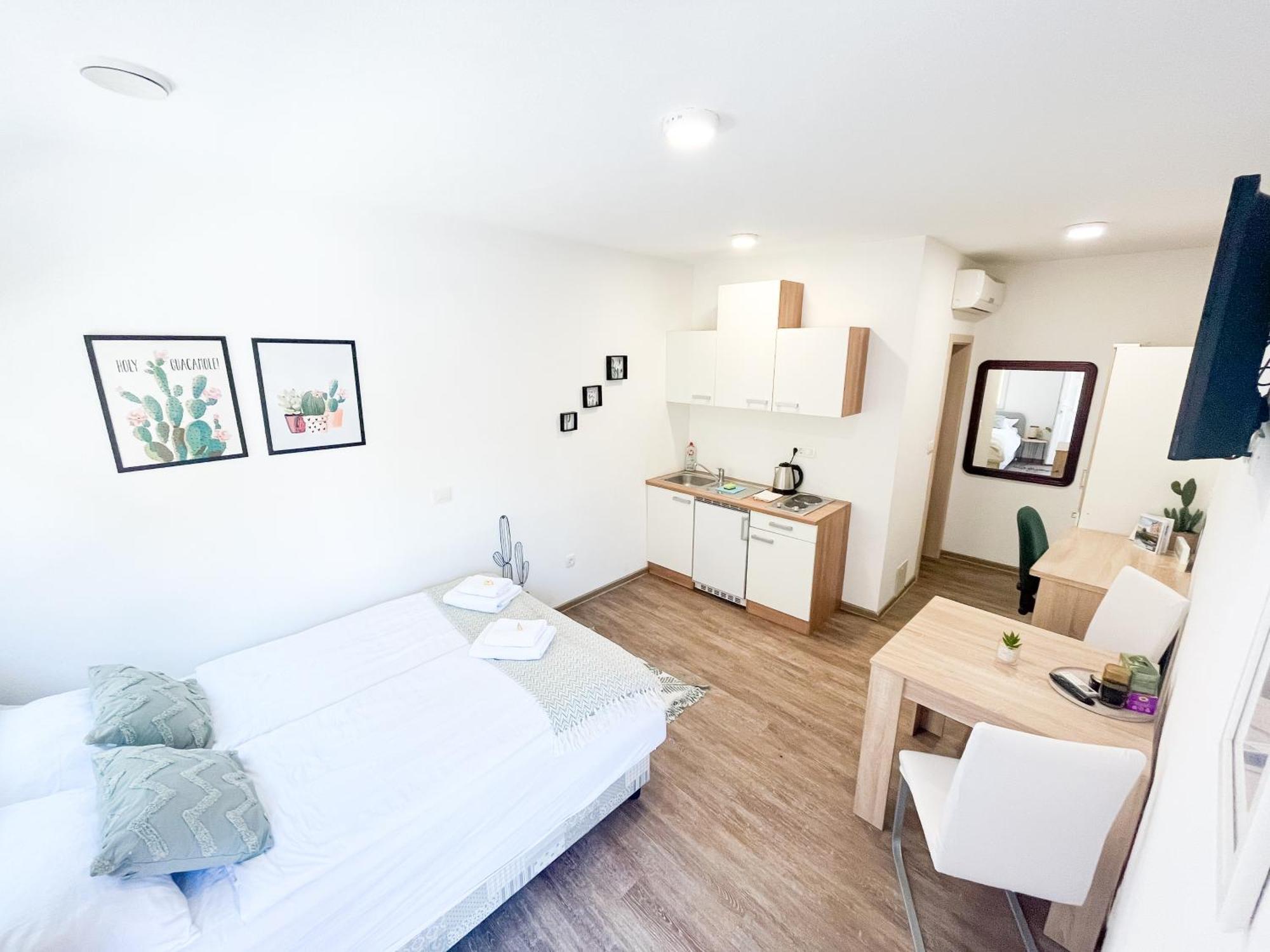 Anita'S Studio Apartments Любляна Екстер'єр фото