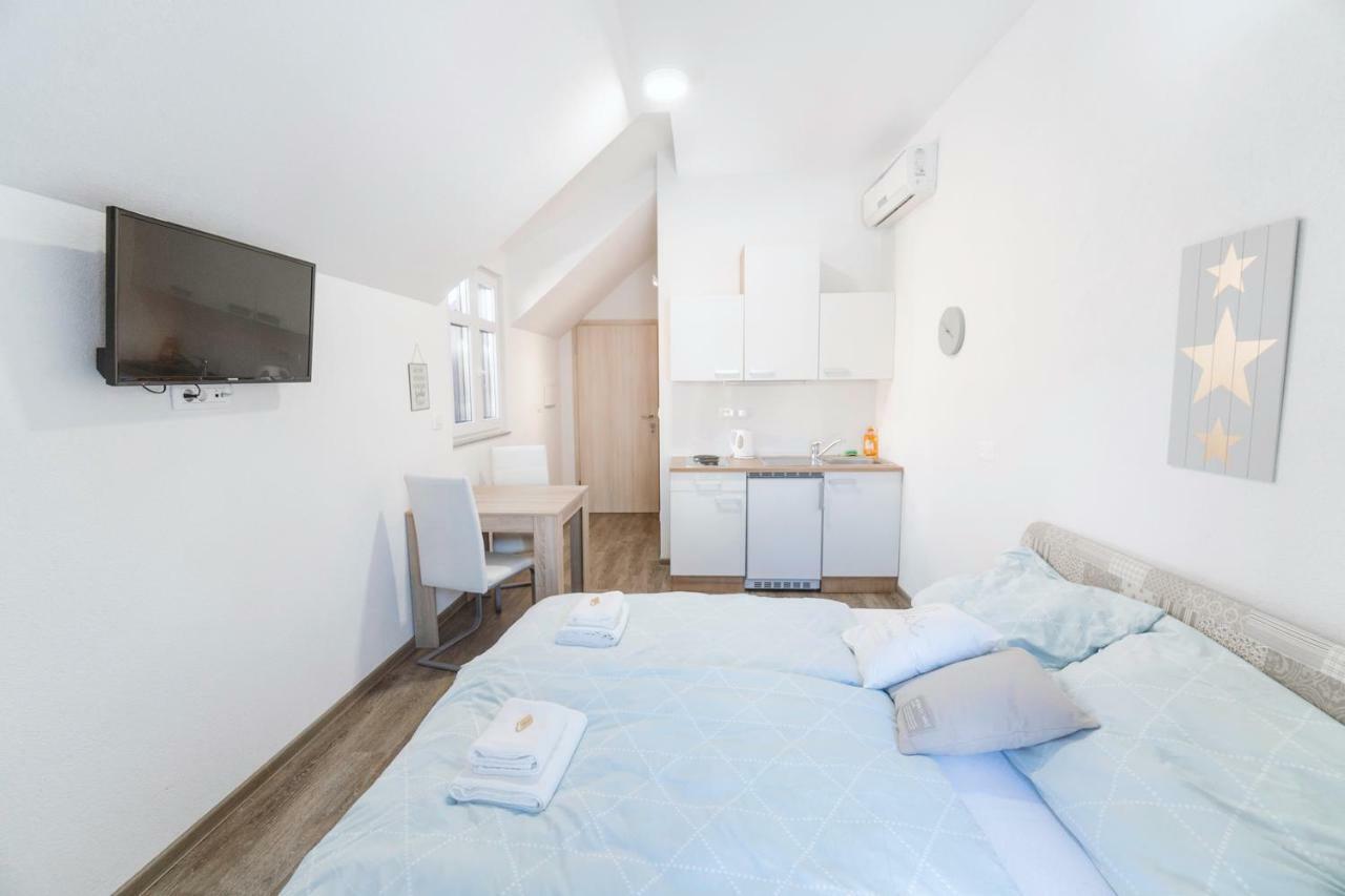 Anita'S Studio Apartments Любляна Екстер'єр фото